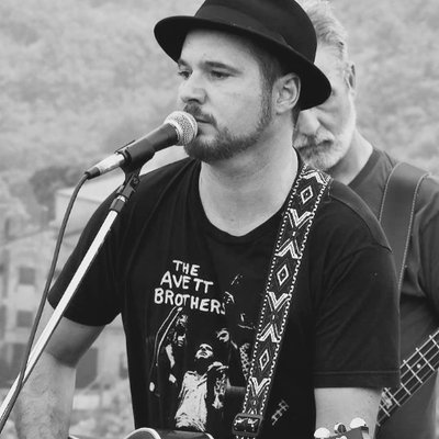 Profile Picture of Steve Young UK (@steveyounguk) on Twitter