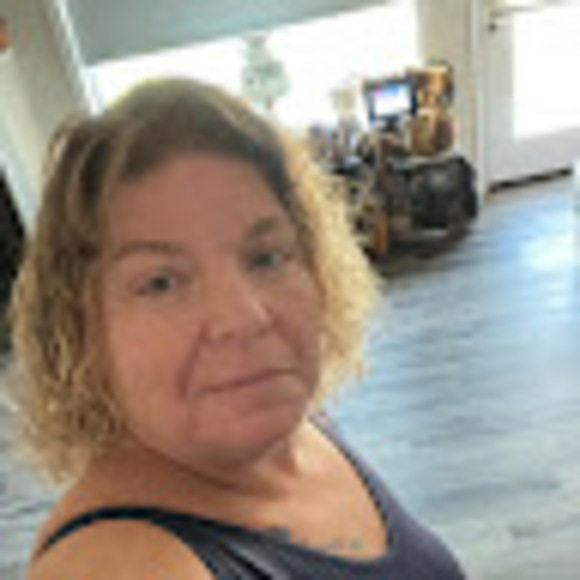 Profile Picture of Heather Bickle (@heatherlynn5686) on Poshmark