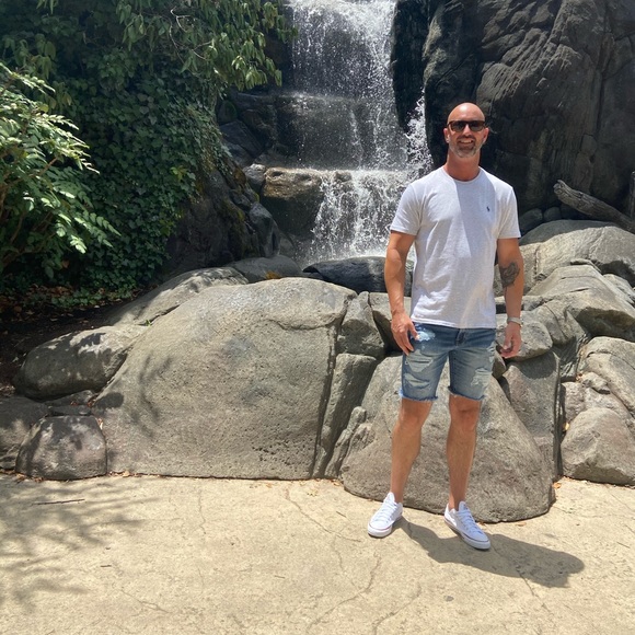 Profile Picture of Aaron Donovan (@discountdon) on Poshmark