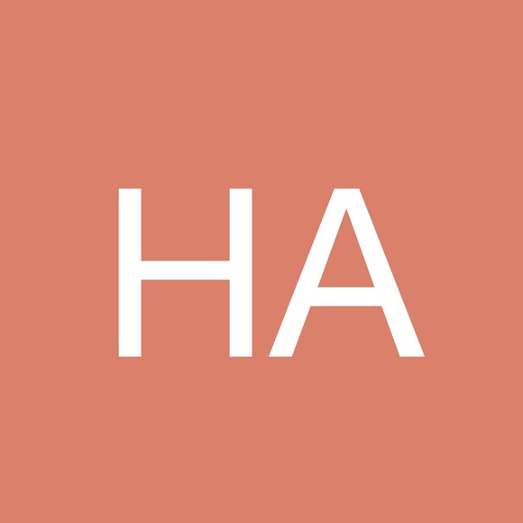 Profile Picture of Hoffmann Alison (@dralison329) on Poshmark