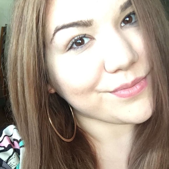 Profile Picture of Rocio Canales (@rociogcanales) on Poshmark