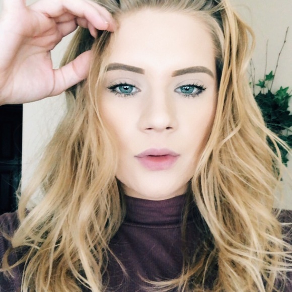 Profile Picture of Nicole Petrusic (@nicolepetr) on Poshmark