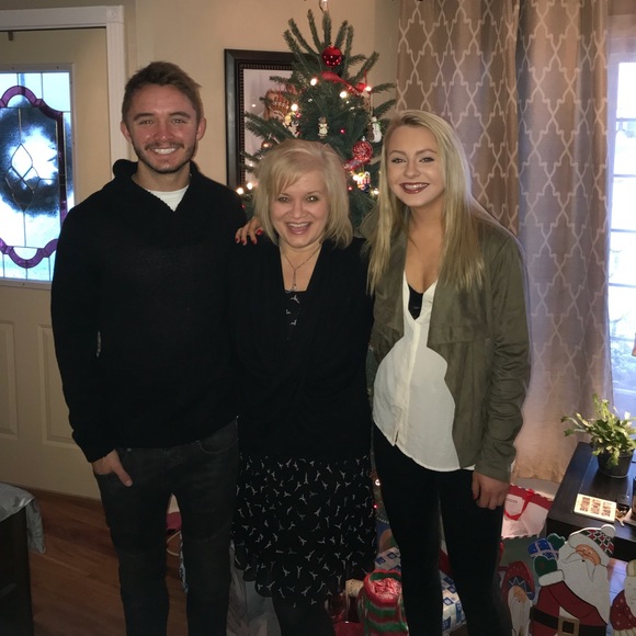 Kim Sowden - Poshmark Profile Picture of Kim Sowden (@kmsowden) on Poshmark