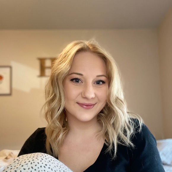 Profile Picture of Hallie Schumacher (@hallie_schu) on Poshmark