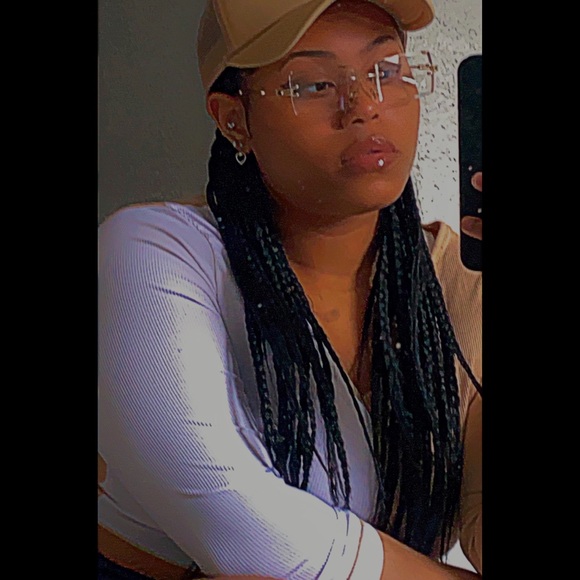 Profile Picture of Cherilynn Shyne (@cherilynnshyne) on Poshmark