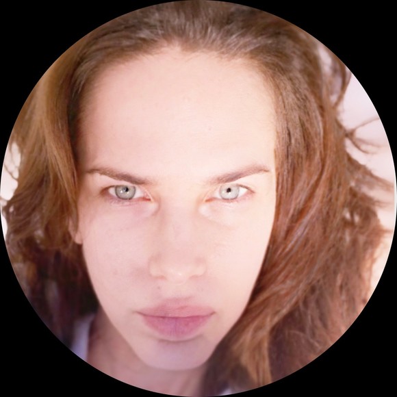 Profile Picture of Bobbi Chinlund (@gotbobbi) on Poshmark