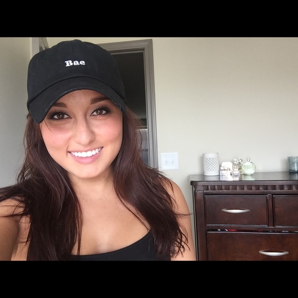 Profile Picture of Alexa Terrell (@alexaterrell) on Poshmark