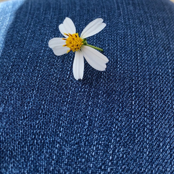 Profile Picture of Jamie Lonis (@jlonis91) on Poshmark