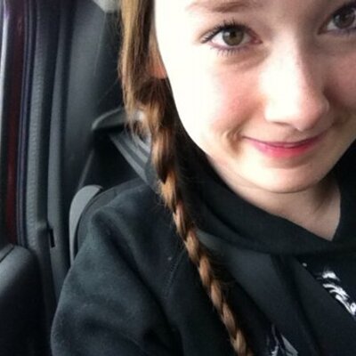 Profile Picture of Lisa Beerlage (@Lisa_eats_Pluto) on Twitter