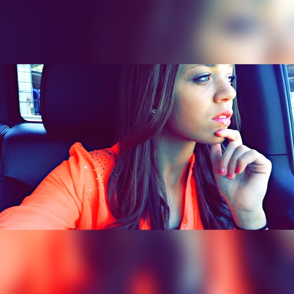 Profile Picture of Emily Scott (@thequeen__) on Poshmark