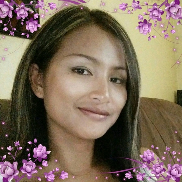 Profile Picture of Fon Feist (@fonfeist) on Poshmark
