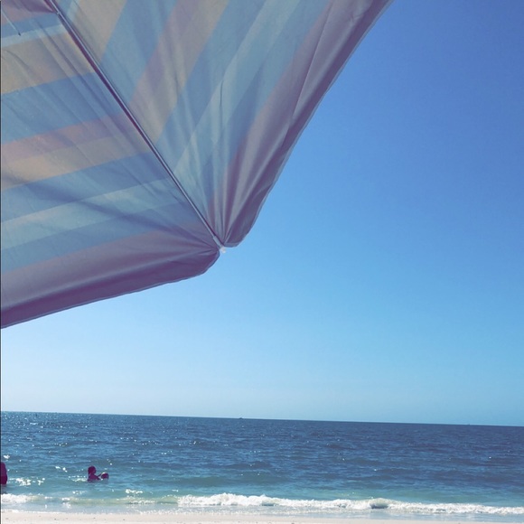 Profile Picture of Victoria Colangelo (@victoriaacolang) on Poshmark