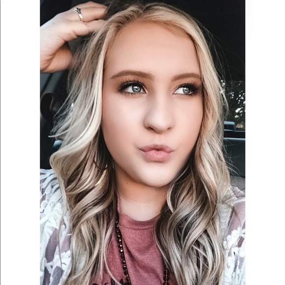 Profile Picture of Jaysa Featherston (@jaysa_f) on Poshmark