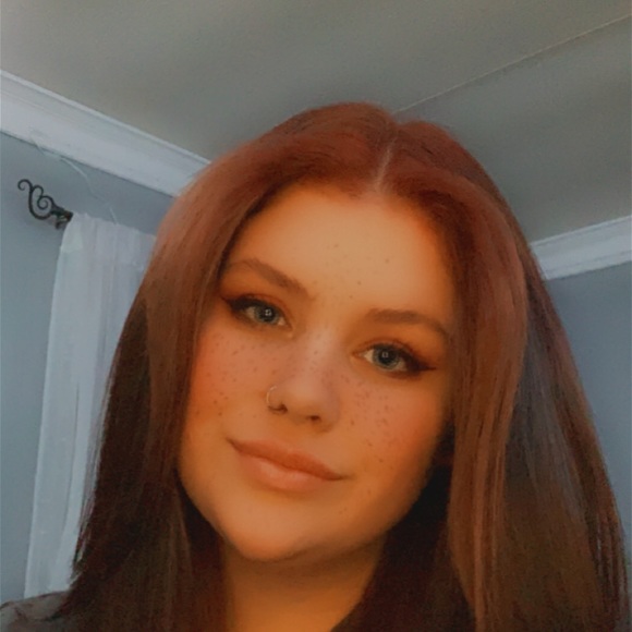 Profile Picture of Abbigail Toole (@abbigail_toole) on Poshmark