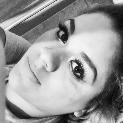 Profile Picture of Amanda Albuquerque (@amandybiazon) on Twitter