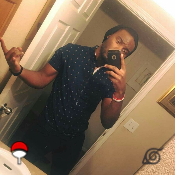 Profile Picture of Leon Wallace (@leonwallace7677) on Poshmark