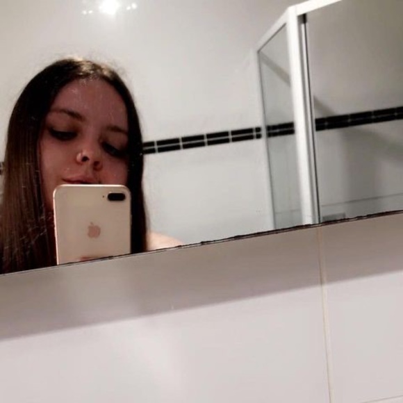 Chloe Hallam - Poshmark Profile Picture of Chloe Hallam (@chloehallam280) on Poshmark
