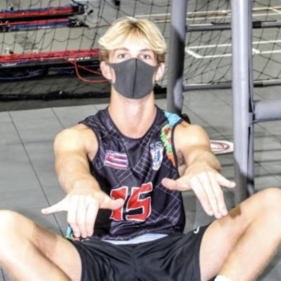 Profile Picture of Hunter Erickson (@hunterericks488) on Poshmark