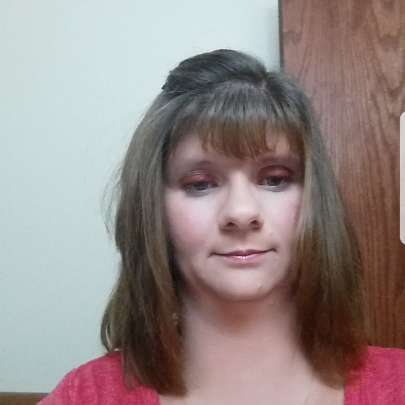 Profile Picture of Angel Chaulk (@chaulker) on Poshmark