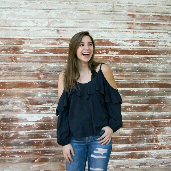 Profile Picture of Karen Weiss (@eli_karen19) on Poshmark