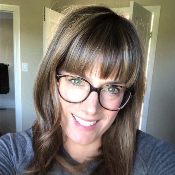 Profile Picture of Mandy Pinches (@mandypinches) on Poshmark