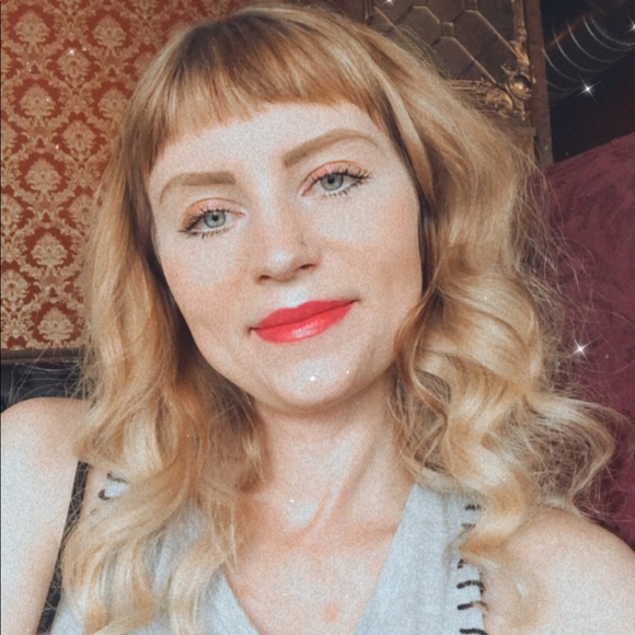 Profile Picture of Kallie Laity (@kallielaity) on Poshmark