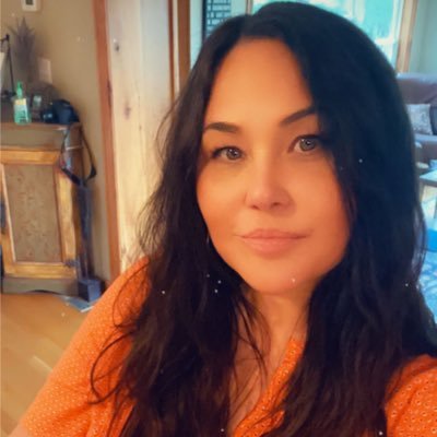 Profile Picture of Naomi Leonard (@NaomiJean74) on Twitter