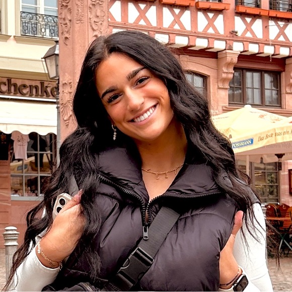 Profile Picture of Jillian Turner (@turnerjillianr) on Poshmark