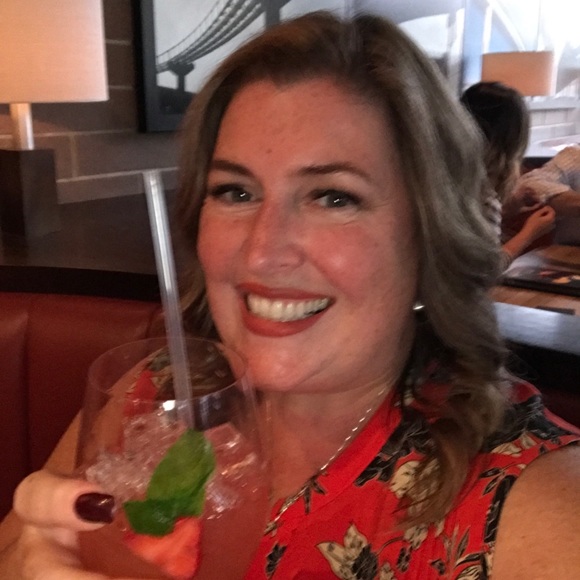 Robyne Titterton - Poshmark Profile Picture of Robyne Titterton (@robynetitterton) on Poshmark