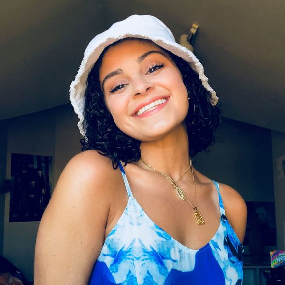 Profile Picture of Mona Abhari (@mabhari8) on Poshmark