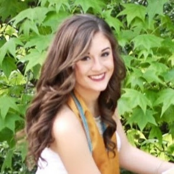Profile Picture of Emily Kelsay (@emilykkelsay) on Poshmark