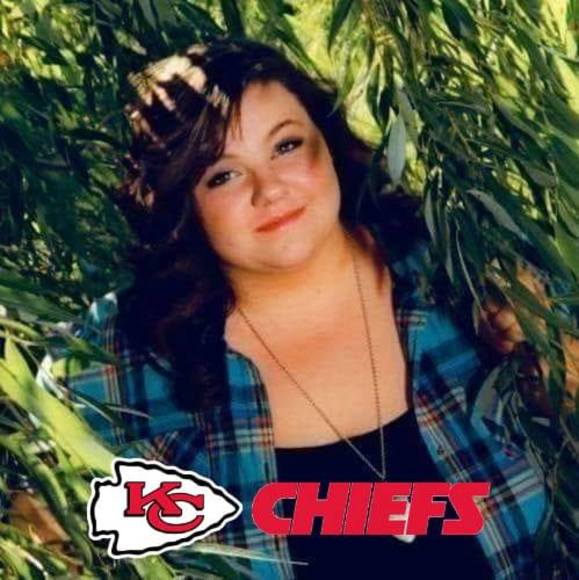 Profile Picture of Kelcey Devalle (@devallegirl) on Poshmark
