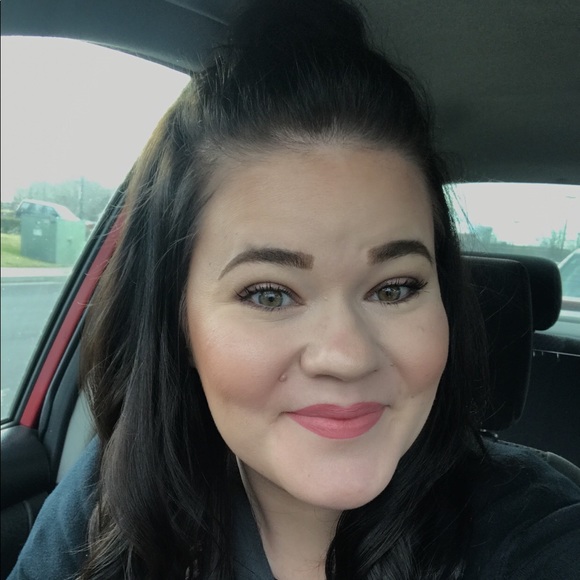 Profile Picture of Jennifer Backovich (@jmbackovich) on Poshmark