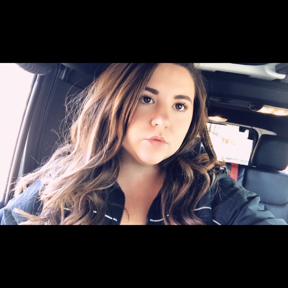 Profile Picture of Addie marie Rosemeyer (@addventurerr) on Poshmark