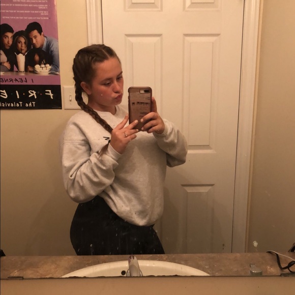 Profile Picture of Carly Hadfield (@carlyhadfield) on Poshmark