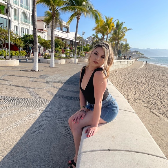 Profile Picture of Lorena Madrigal (@nnml98) on Poshmark