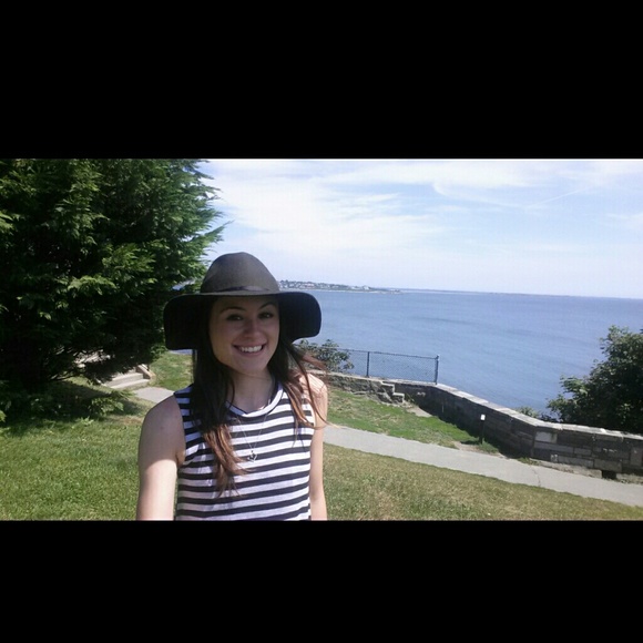 Profile Picture of Briana Palmieri (@bpal2320) on Poshmark