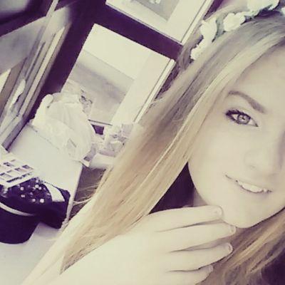 Profile Picture of Amy Scully (@AsScully) on Twitter
