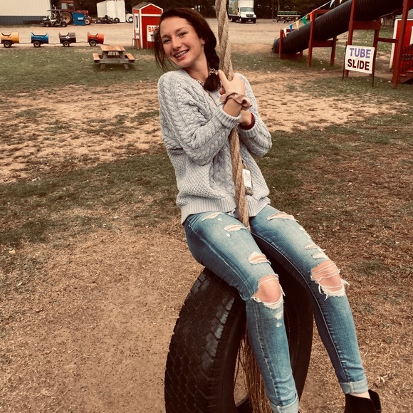 Profile Picture of Sophia Heath (@sophialunaheath) on Poshmark