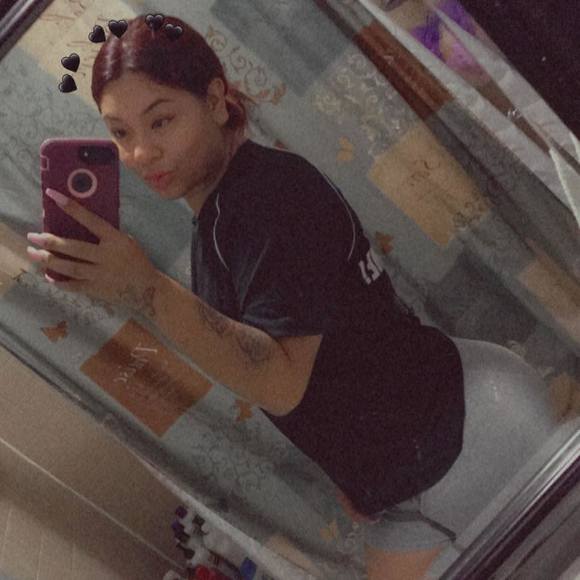 Profile Picture of Celine Gonzalez (@celinegonzal284) on Poshmark