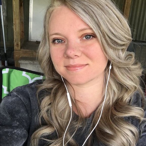Profile Picture of Bridget Etheridge (@turkeylurk) on Poshmark