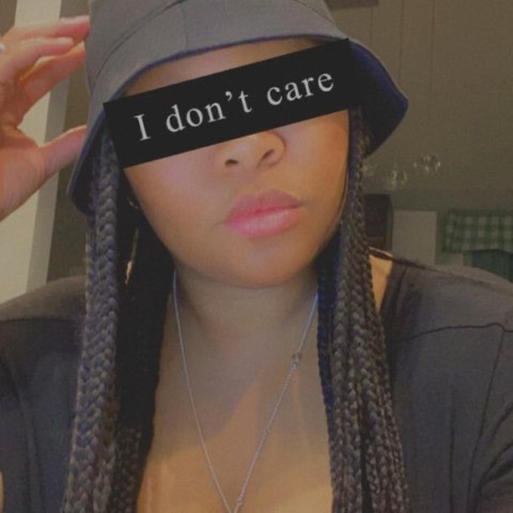 Profile Picture of Samantha Sullivan (@sexysamy13) on Poshmark