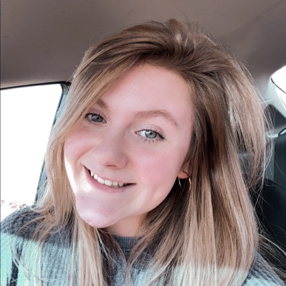 Profile Picture of Gracie Hubble (@ghubble191) on Poshmark