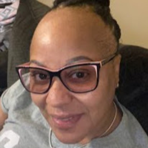 Profile Picture of Kim Emory thomas (@kimemorythomas) on Poshmark