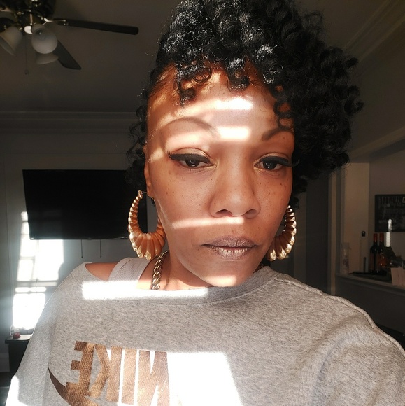 Profile Picture of Laticia Williams (@lsantew) on Poshmark