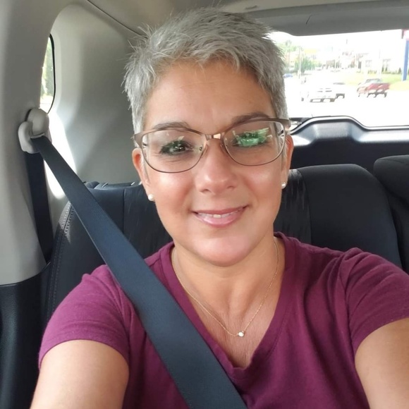 Profile Picture of Susan Lampkin (@muddydaisy) on Poshmark