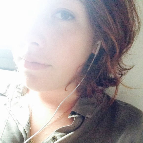 Profile Picture of Leah Schillo (@leahschillo12) on Poshmark
