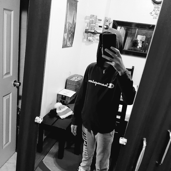 Profile Picture of Nekena Randrianarison (@nekenar) on Poshmark
