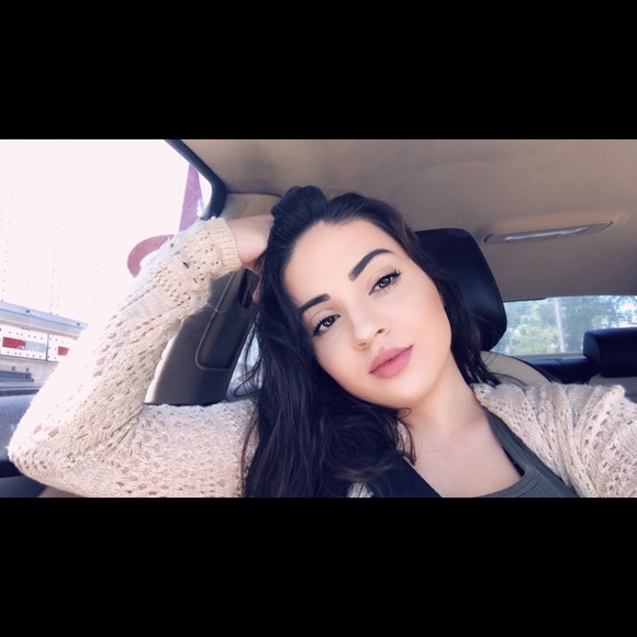 Profile Picture of Maria French (@queeenmaria) on Poshmark