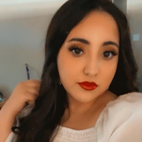 Profile Picture of Jacqueline Pena (@japena098) on Poshmark